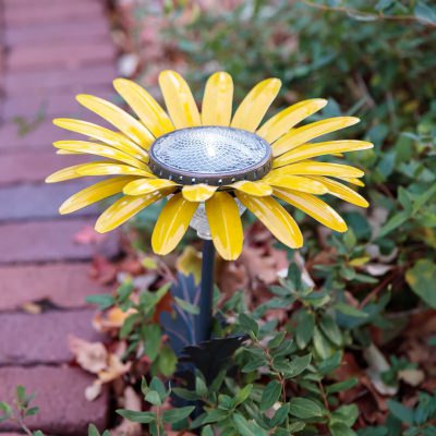 Yellow Daisy Solar Garden Light